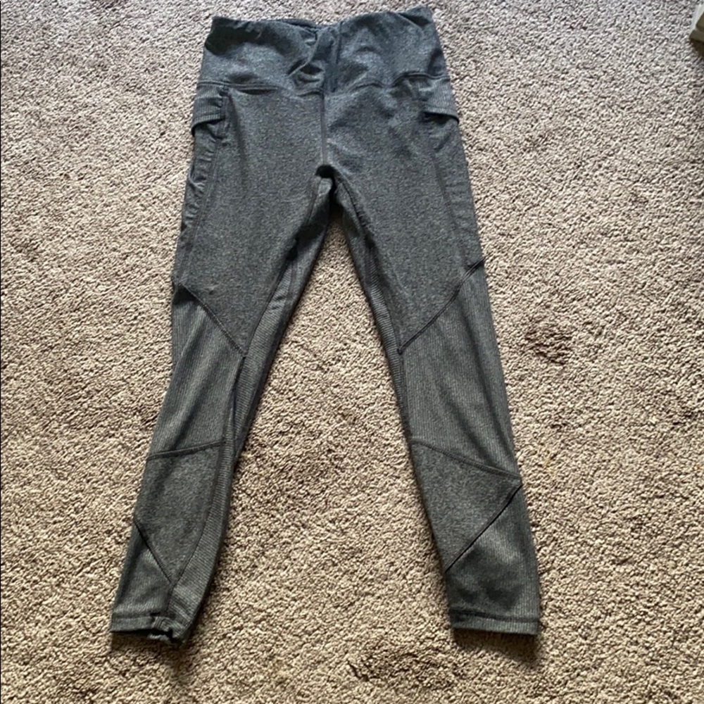 Women’s size medium high waist cropped legging